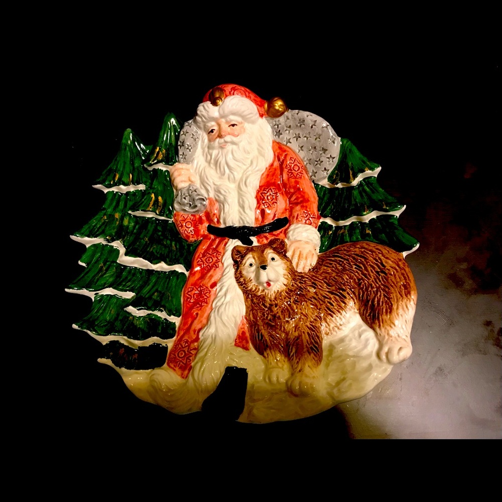 Beautiful Santa upraised dish